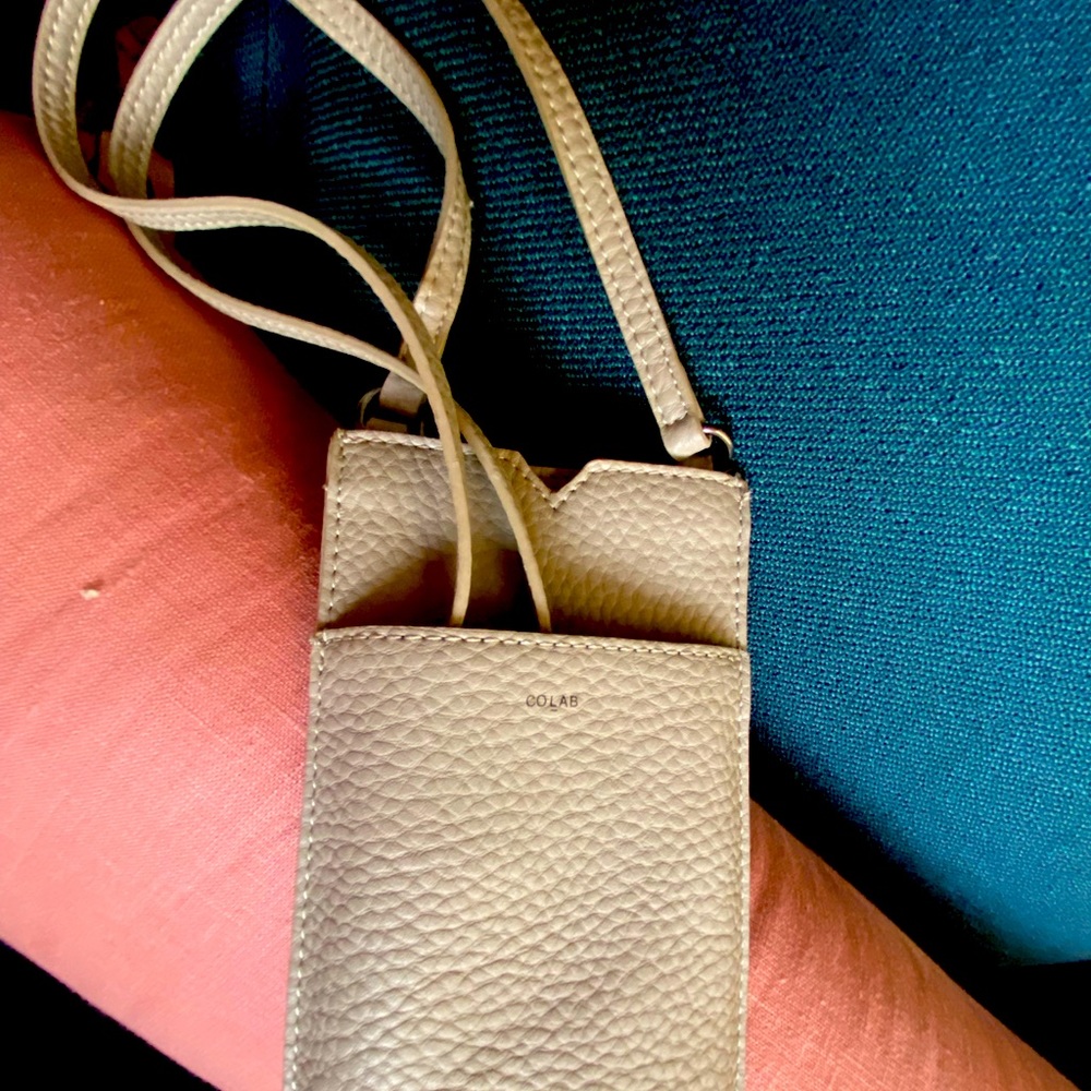 VEGAN LEATHER MEDIA WALLET… so fem, so functional!